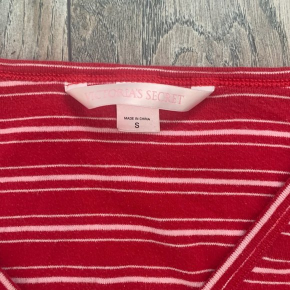 VICTORIA'S SECRET LONG SLEEVE RED/WHITE STRIPE V-NECK T-SHIRT NIGHTGOWN SMALL - Picture 2 of 6